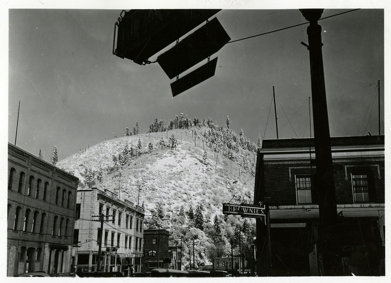 A shot of several buildings and a hill near Lookout Pass, taken from an intersection.