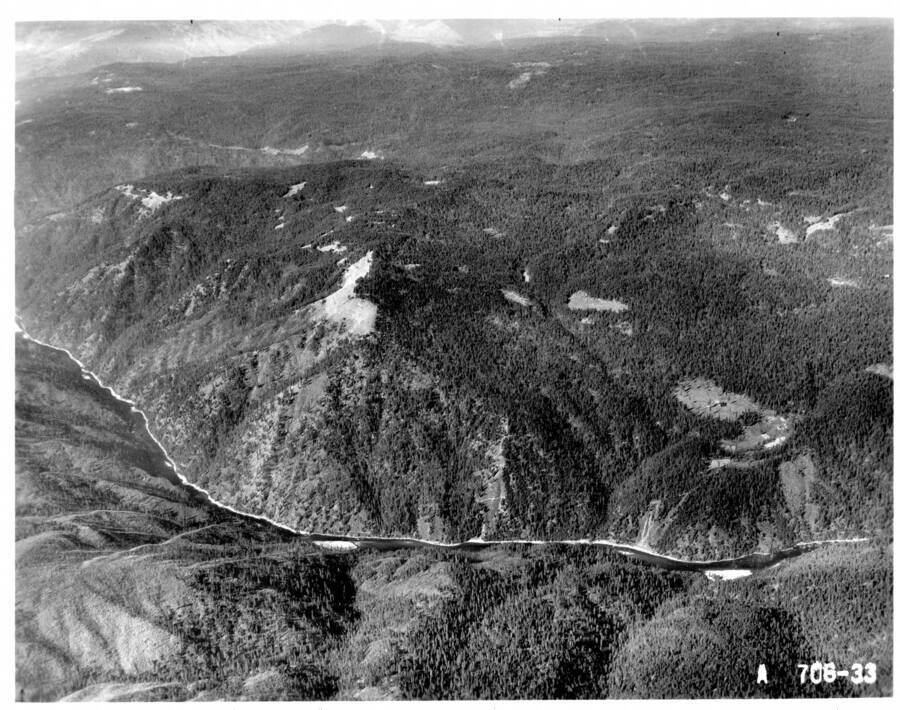 Black and white 1933 oblique air photo taken from aircraft, by the 166th Photo Section of the Washington National Guard, operating out of Felts Field in Spokane.