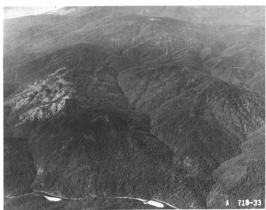Black and white 1933 oblique air photo taken from aircraft, by the 166th Photo Section of the Washington National Guard, operating out of Felts Field in Spokane.