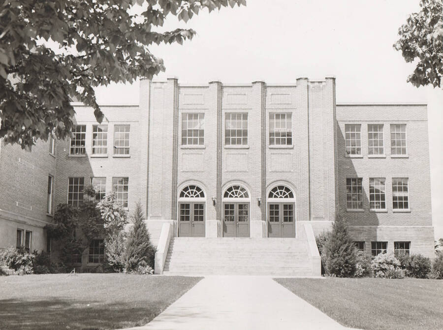 Photo text: 'WPA constructed the fine addition to the Payette, Idaho, high school.' This building is currently McCain Middle School. Note: This image is part of a Work Progress Administration publicity series.