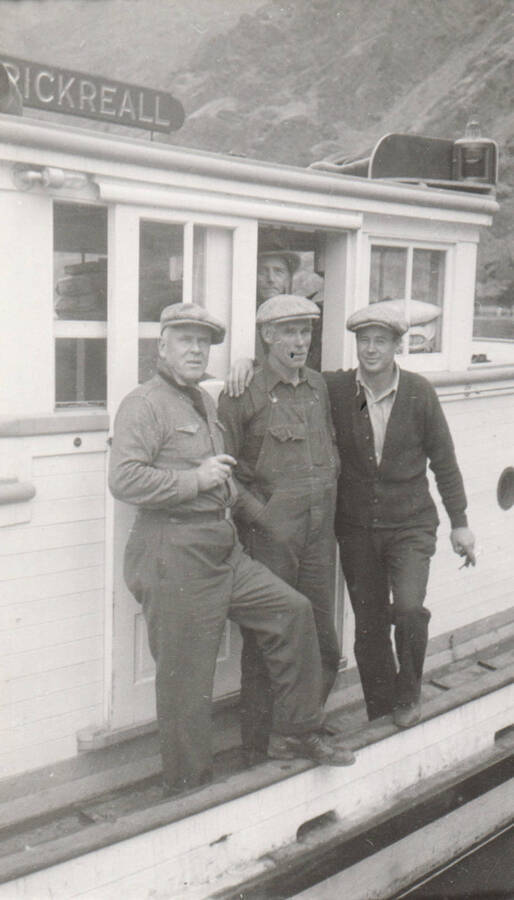 Photo text: 'Snake River about Mile 231.6. At Johnson Bar. Captain Winslow, McFarland and Criteser. November 20, 1932.' This image is part of a Rivers and Harbors series.