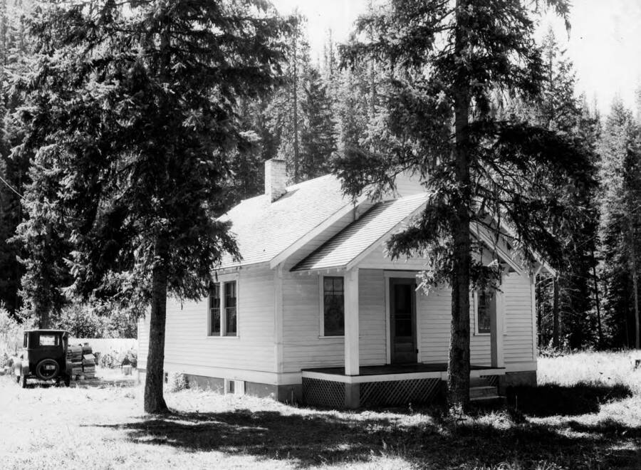 Photo text: 'Dwelling at Powell Ranger Station.'