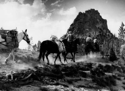 Photo text: 'Aug. 7, 1952.'