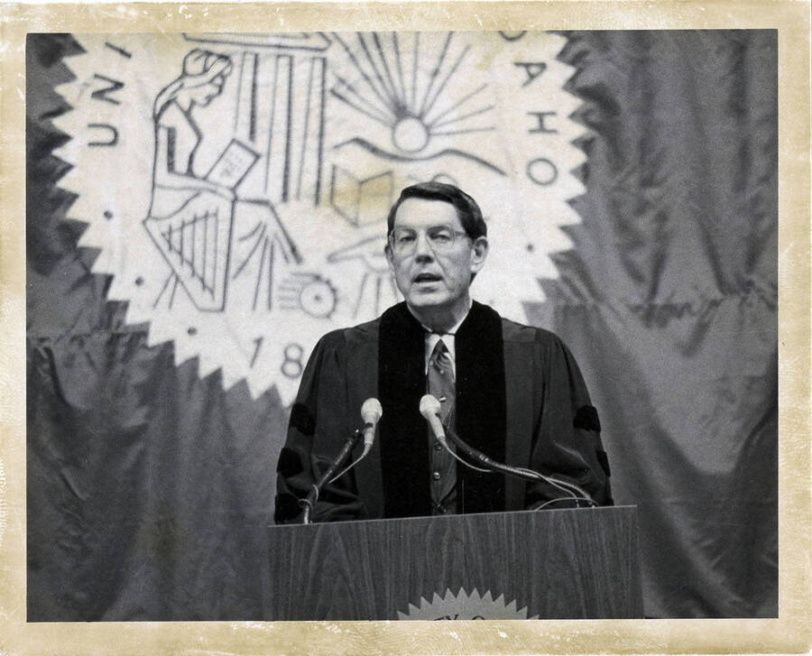 Governor John Evans speaking at the University of Idaho 1981 commencement.