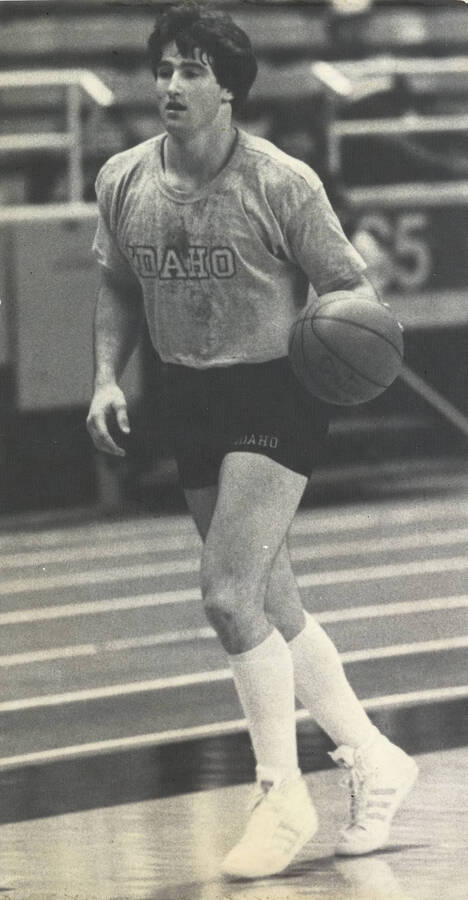 Idaho quarterback Ken Hobart dribbles a basketball in the Kibbie Dome.