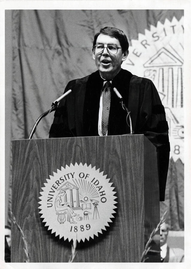 Governor John Evans speaking at the University of Idaho 1981 commencement.