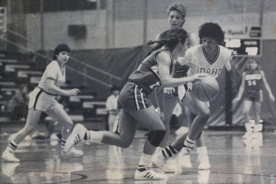 Vandals Women's Basketball player Netra McGrew chasing down the ball.