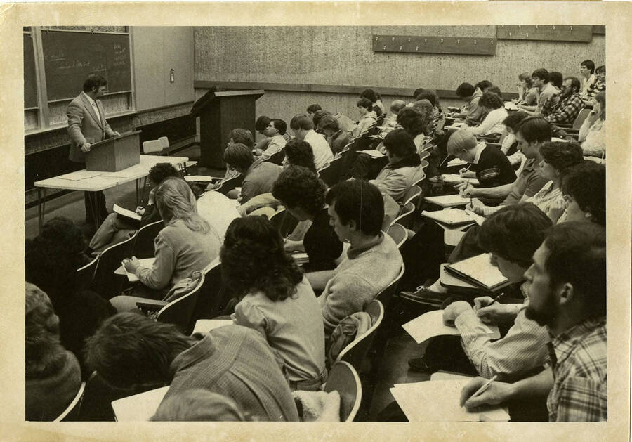 Students sitting in a classroom listening to Randy Byers lecture.