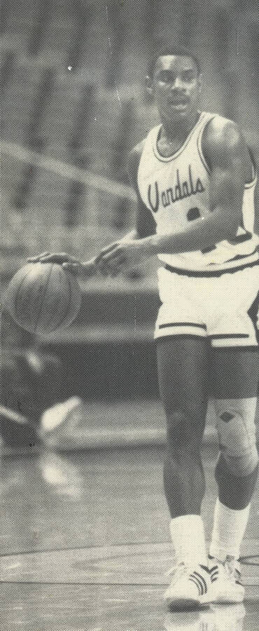 Vandals basketball player Stan Arnold, number 10, dribbling the ball.