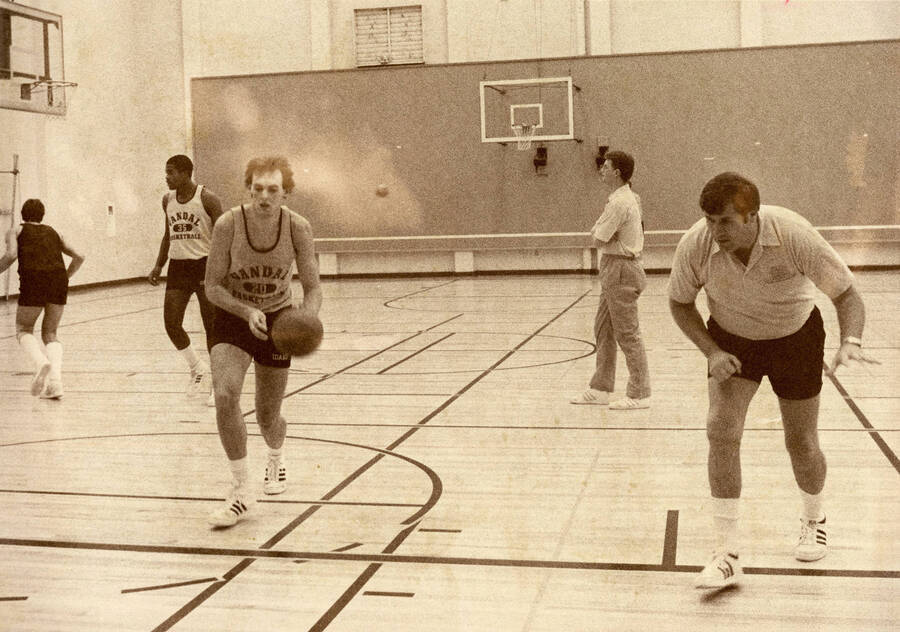 Men's basketball practice with number 20 Allen Larson and Coach Bill Trumbo.
