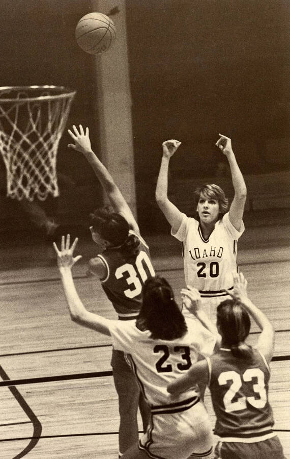 Vandals Women's Basketball player Christy Van Pelt (20) taking a shot.