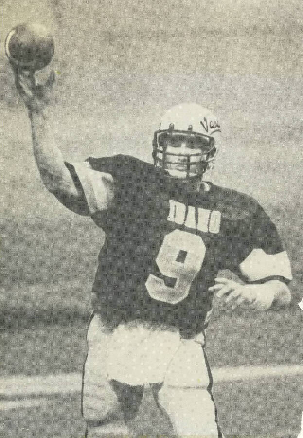 Idaho quarterback Ken Hobart throws a pass.
