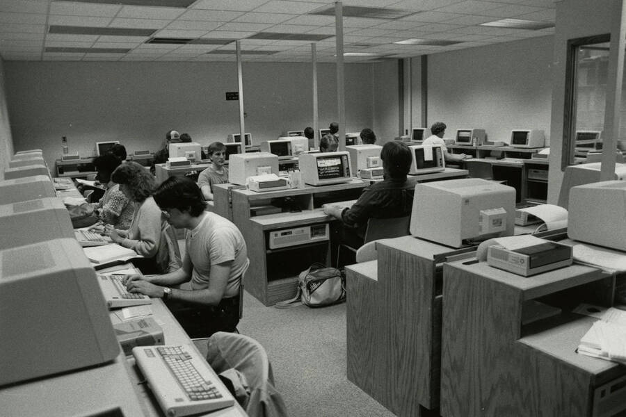 Students working in the Engineering Building computer lab.