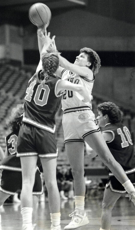 Vandals Women's Basketball player Christy Van Pelt (20) taking a shot.