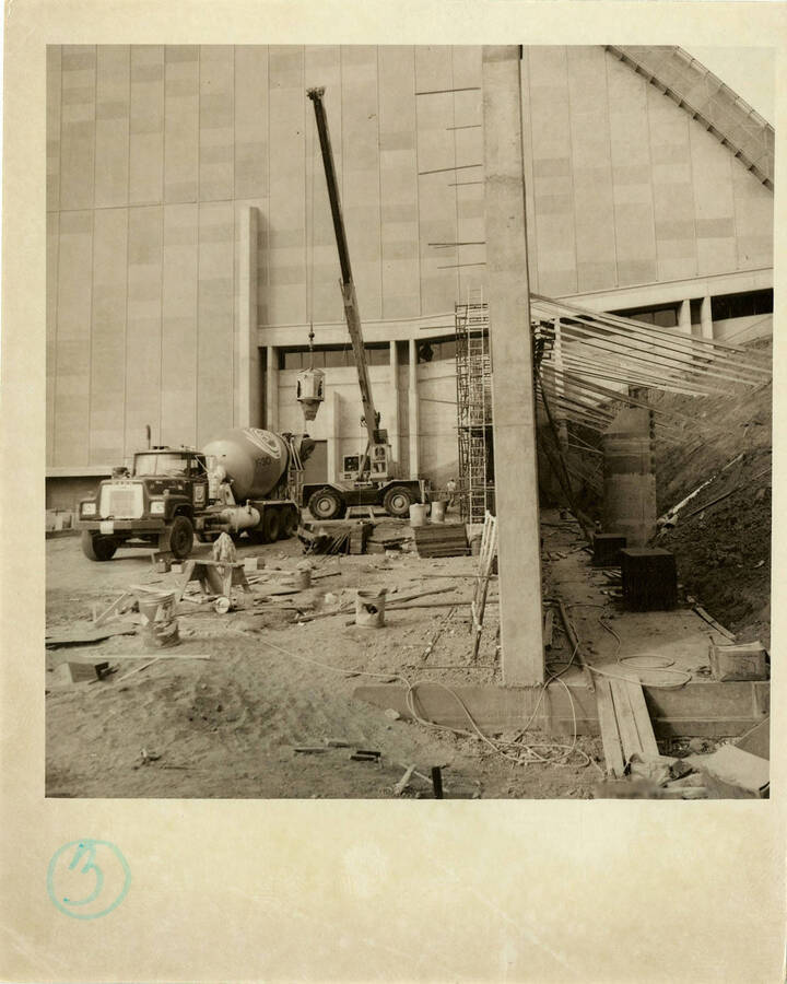 Kibbie Dome annex under construction.