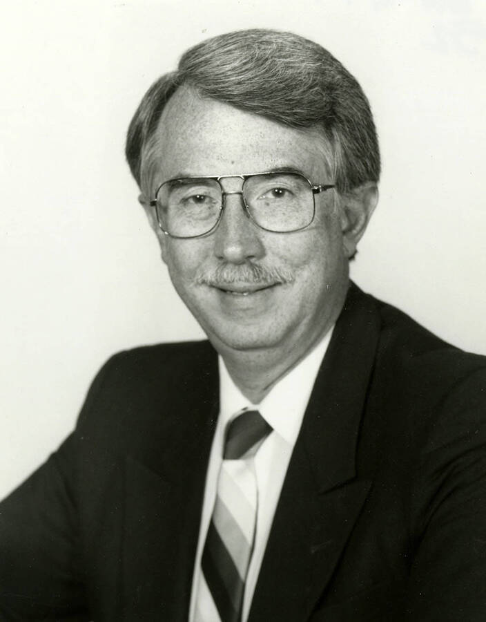 Dr. Earl Kellogg, Executive Director, Consortium for International Development. Keynote speaker, International Week 1988.