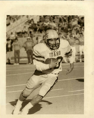 Idaho running back Todd Hoiness carries the ball in a 21-14 win over Boise State University at Bronco Stadium.
