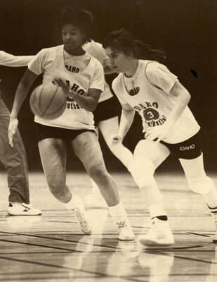 Vandals Women's Basketball players Netra McGrew and Robin Behrens at practice.