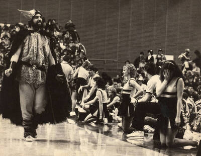 Cheerleaders reacting to a student dressed as Joe Vandal.