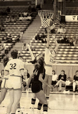 Vandals Women's Basketball player Susan Deskines (22) vs. East Tennessee State Lady Buccaneers.