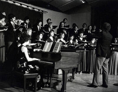 The Vandaleers performing as Director Tom Richardson conducts.