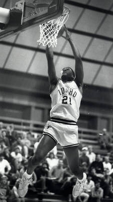 Idaho guard Jerry Carter goes up for a layup.