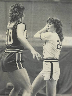 Vandals Women's Basketball player Dana Fish protecting the ball.