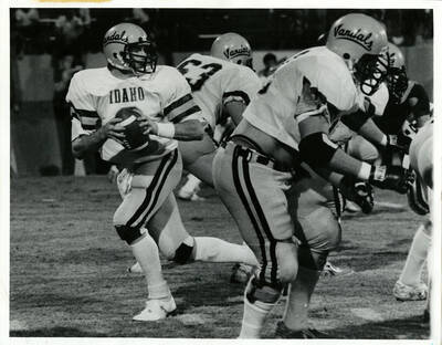 Idaho quarterback Ken Hobart drops back to pass.