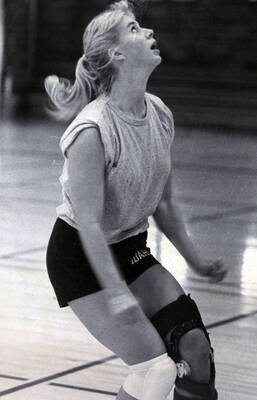 Volleyball player looking up at an incoming ball.