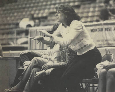 Vandals Women's Basketball Head Coach Pat Dobratz coaching from the sidelines.