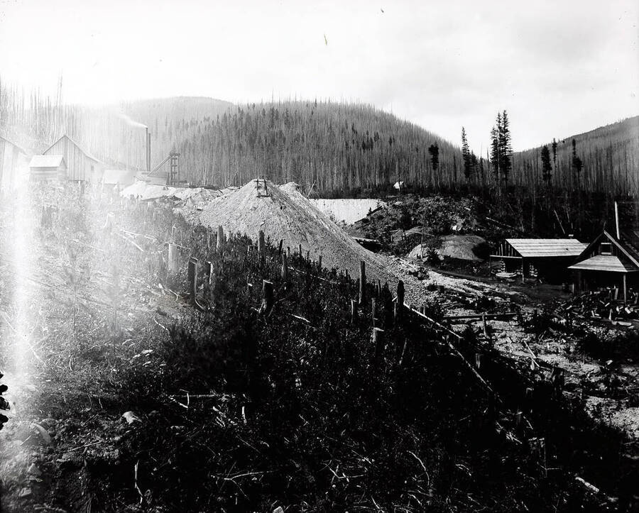 View of dump, office and other buildings at Tarbox Mining Co., 1918