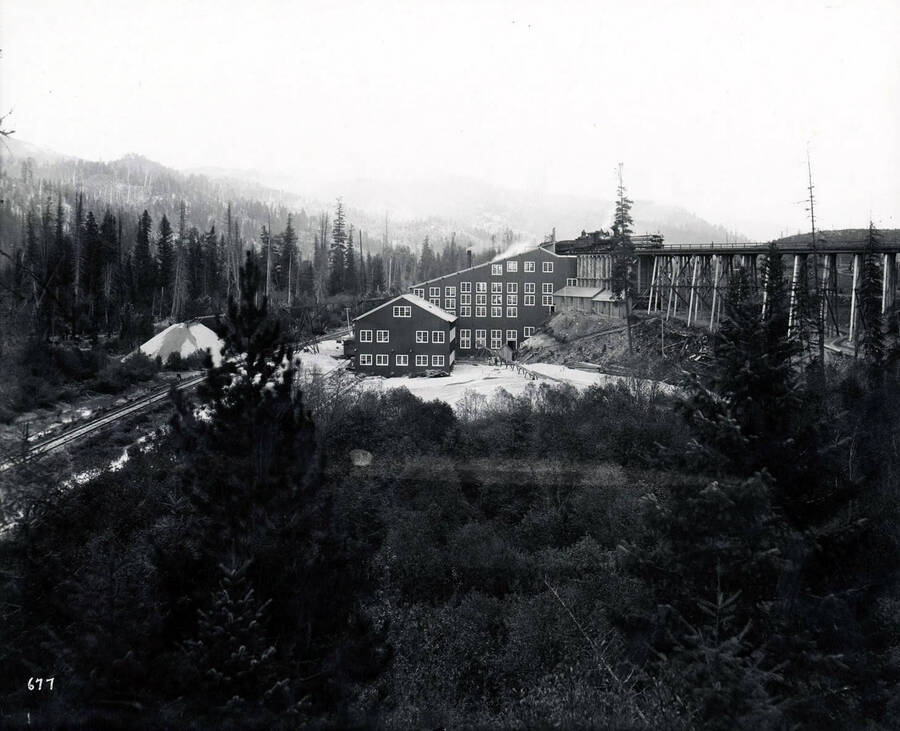 Distant view of the Empire State Mill in Sweeney, Idaho around 1906.
