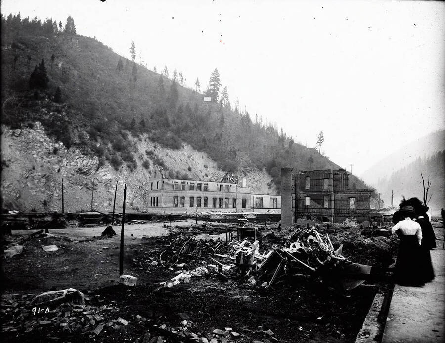 Image of Wallace, Idaho after the fire of August 20, 1910.
