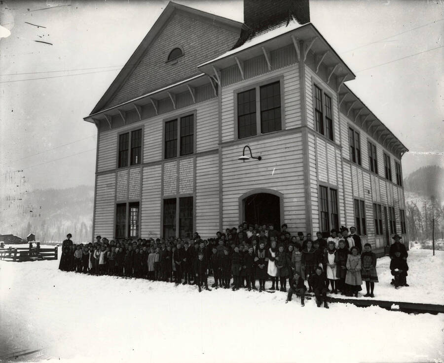 Students and teachers of Kellogg Public School in Kellogg, Idaho standing in front of the school.