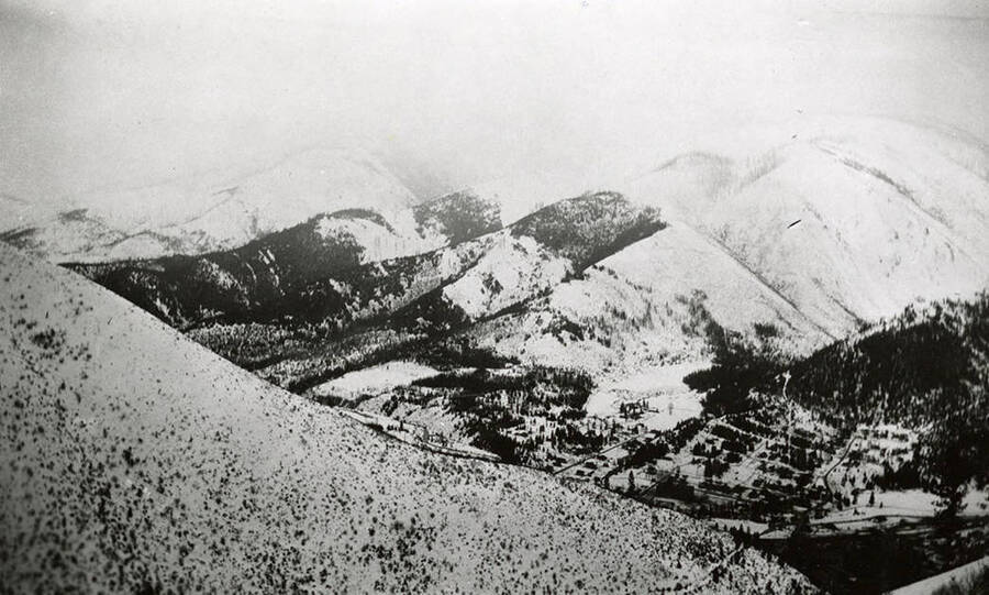 View of the mountains, covered in snow.