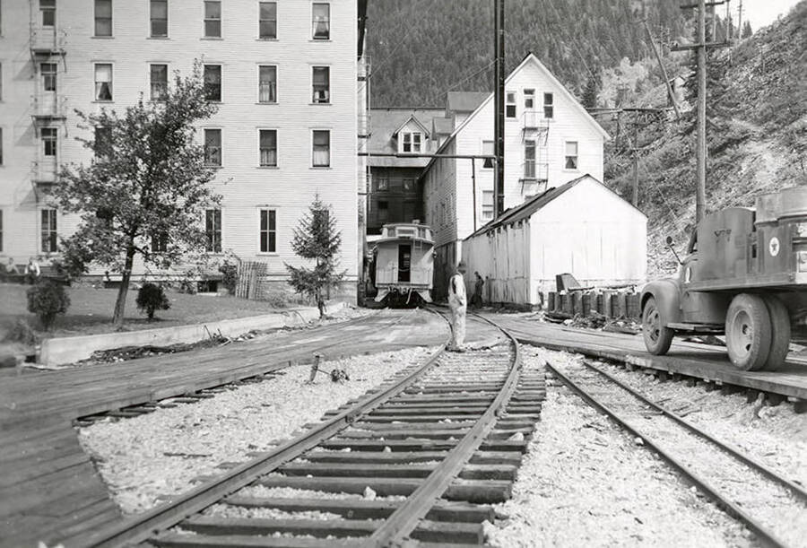 Exterior view of the Tiger Hotel in Burke, Idaho. A railroad track is seen running through the hotel.