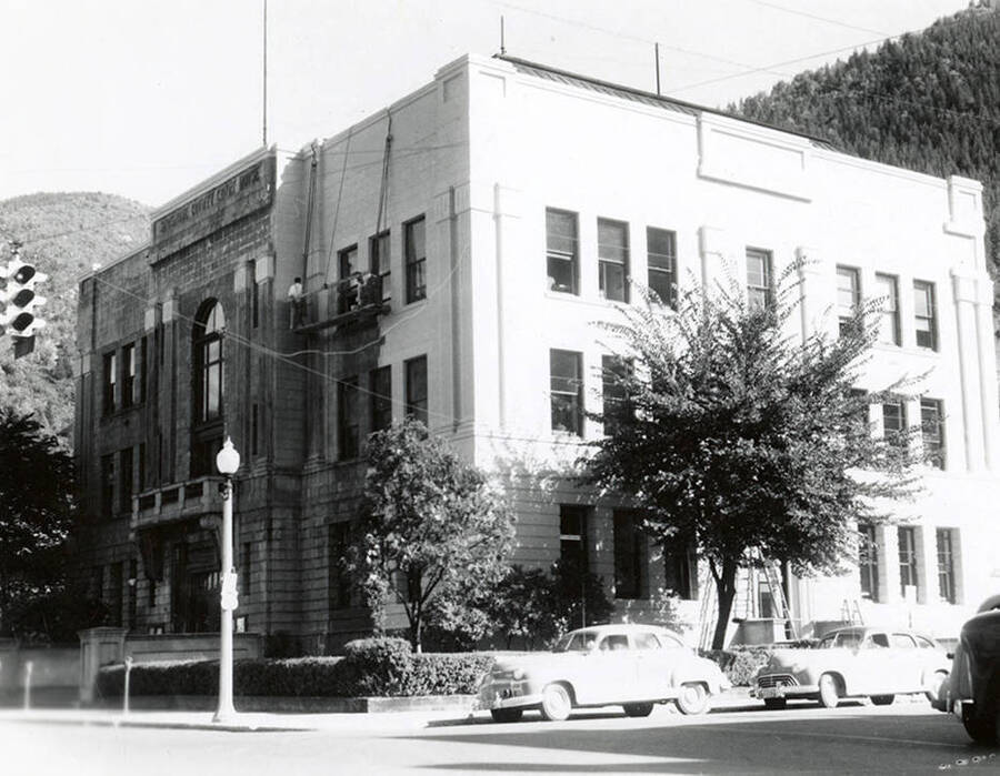 View of the Shoshone County Courthouse in Wallace, Idaho before it was painted.