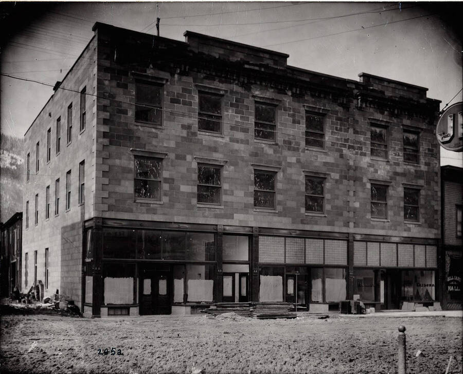 Exterior view of the Sweet's Hotel and Jameson's Hotel. The building is either under construction or in disrepair after a fire.