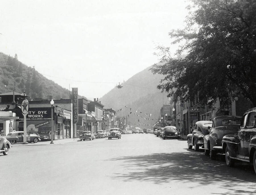 The view looking down Bank Street. Cars can are parked along the side of the street, in front of businesses.