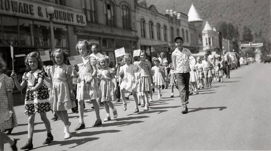 Children walking down the road during the Wallace Bible School Parade.