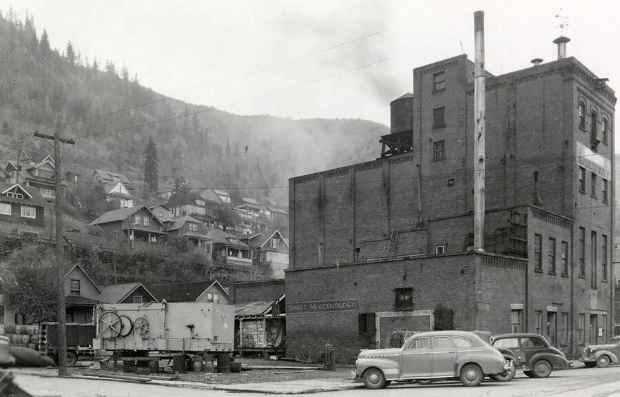 Exterior shot of the Sunset Brewery and De Luxe Brewery buildings in Wallace, Idaho.