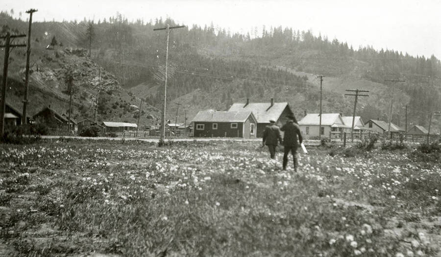 The Sunnyside Addition in Kellogg, Idaho during the flood of 1933. Two men can be seen walking through a field.