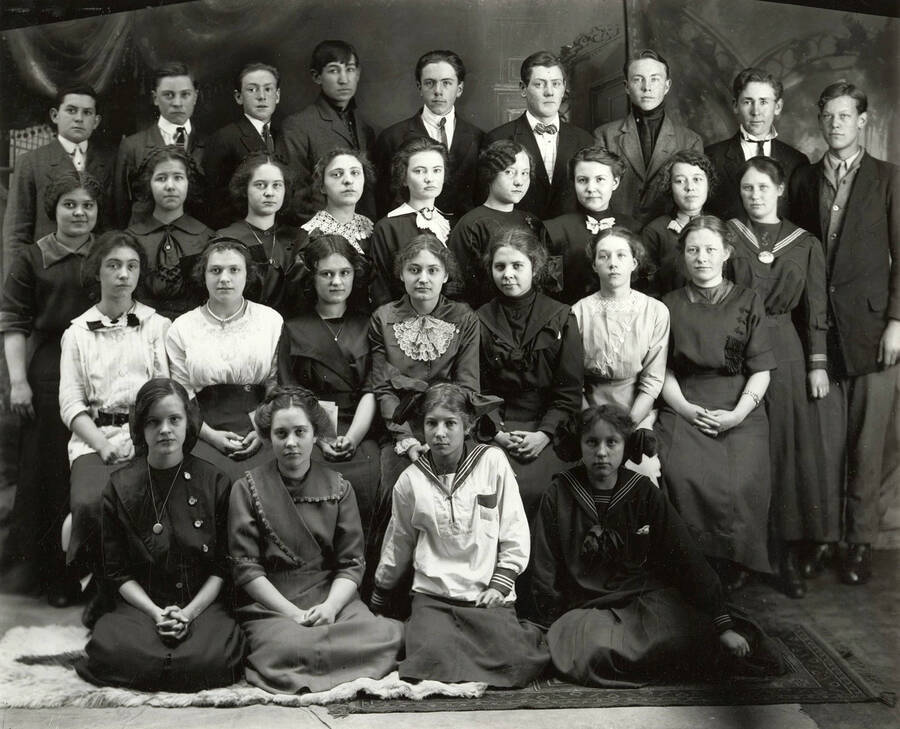 Group photo of the Wallace High School freshman class of 1912 and 1913.