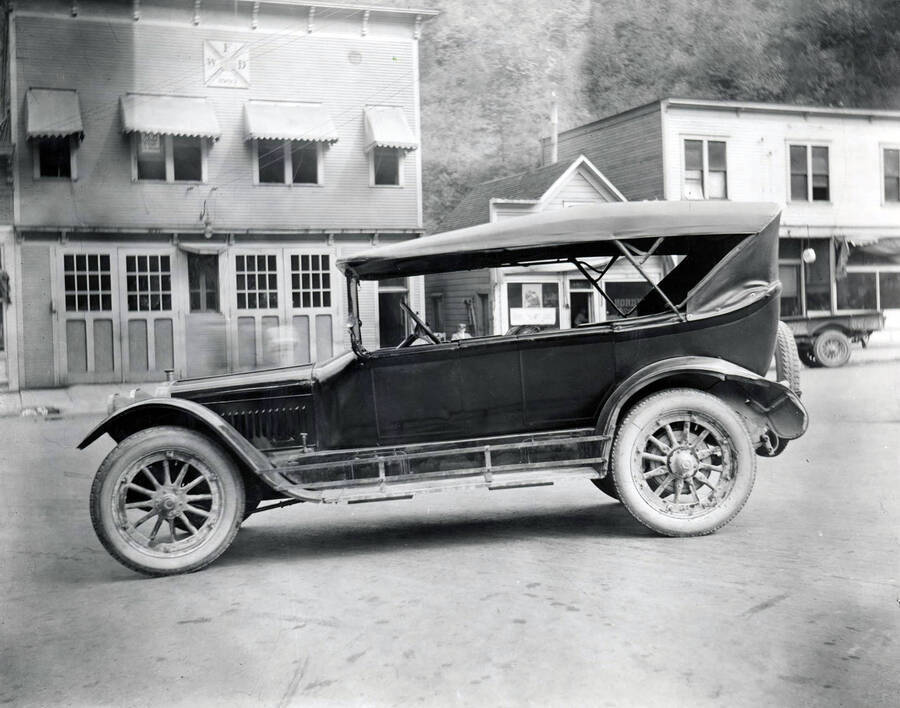 Lee Cunningham's jitney (taxi) after being struck by motorcycle in Wallace, Idaho, 1922.