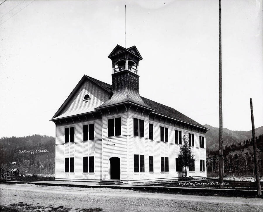 Exterior view of Kellogg School; Caption on front: "Kellogg School."