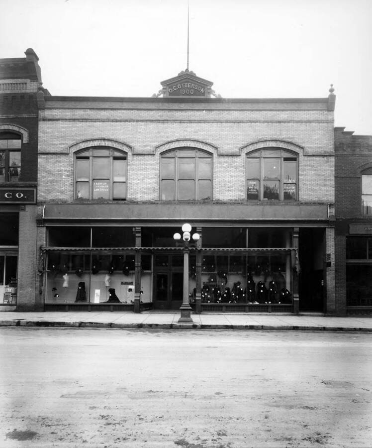 Exterior view The Otterson Dry Goods Co., LTD., E.R. Denny, located in Wallace, Idaho, before the store name was put on the building, 1925.
