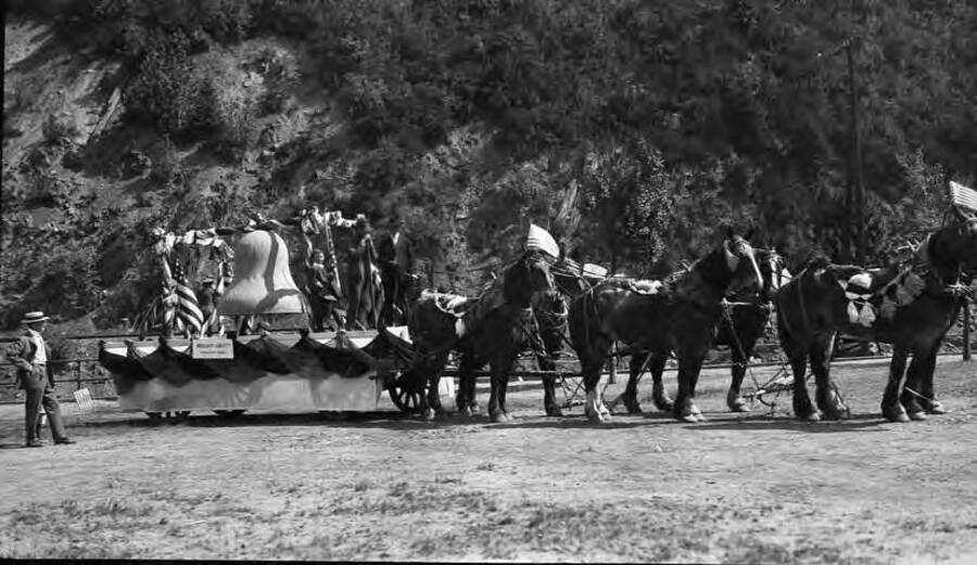 Parades - 4th of July, horses and wagon