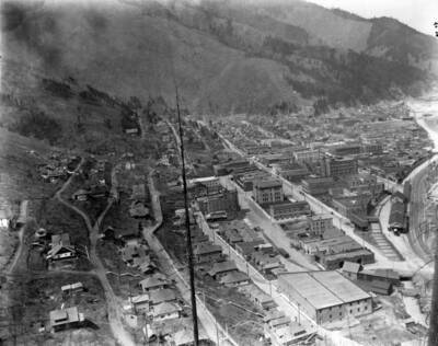 A distant view of Wallace from tank, May 5, 1920