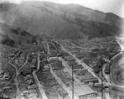 A distant view of Wallace from tank, May 5, 1920