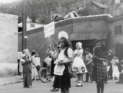 Children holding telephones during the Elks Roundup parade in Wallace, Idaho.
